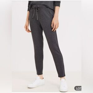 Lou&Grey Signaturesoft Sweatpants in charcoal grey